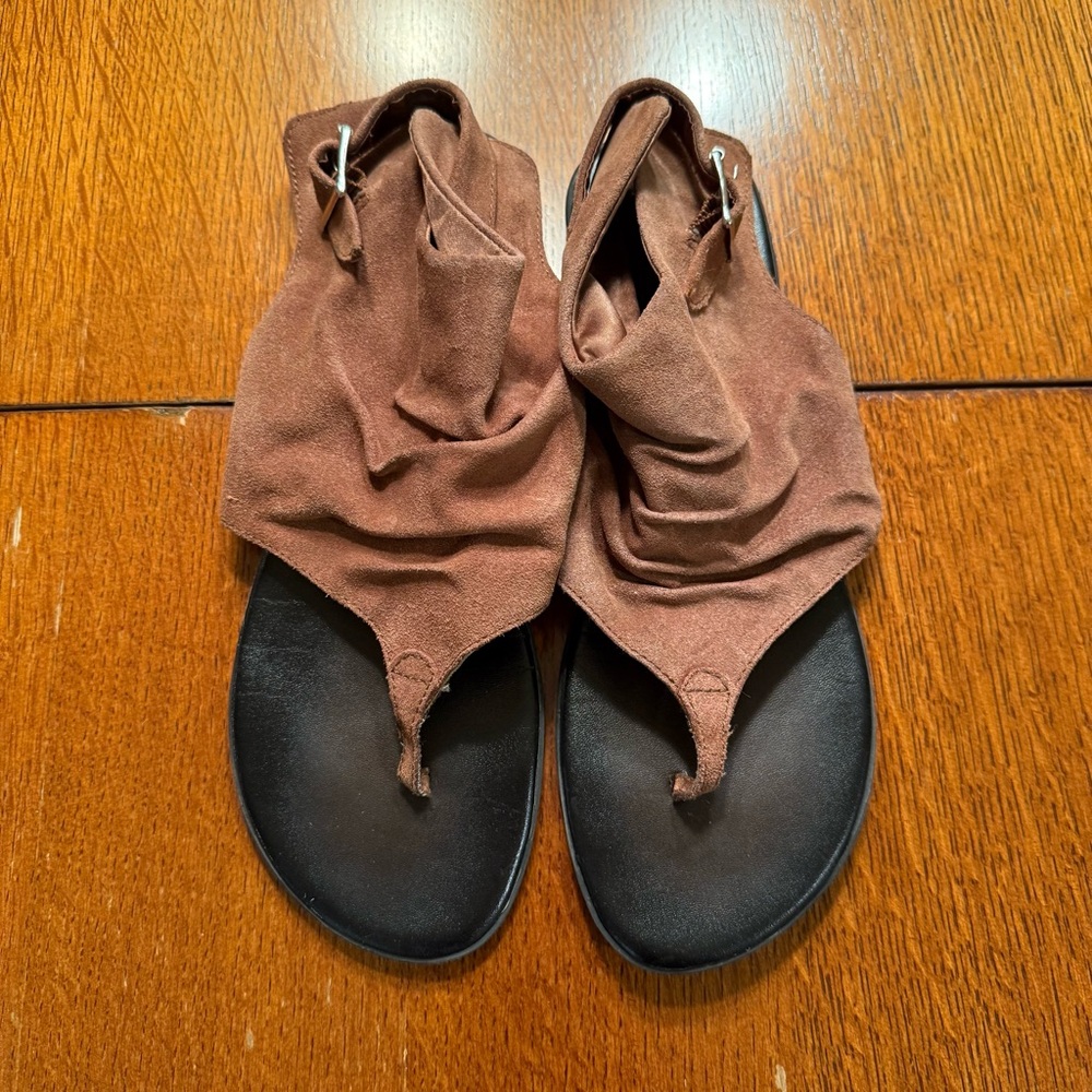 Deena & Ozzy Brown Suede Thong Slouchy Sandals with Buckle